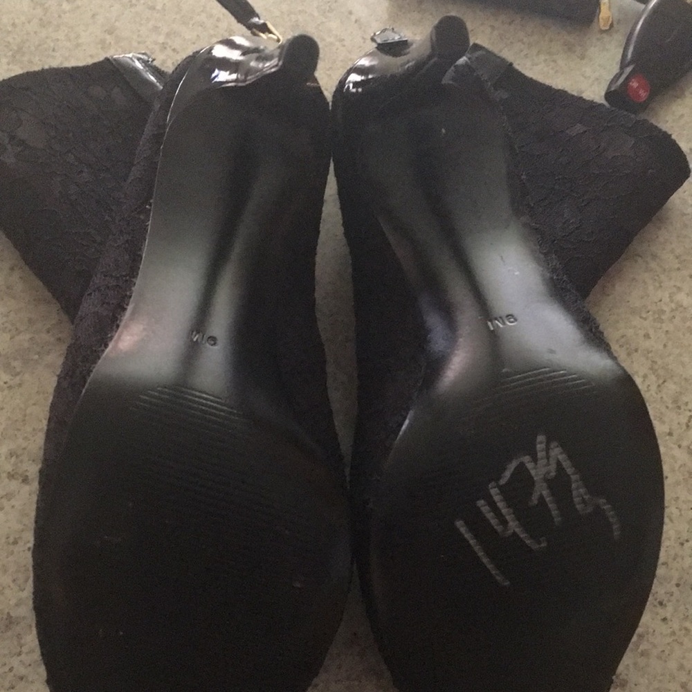 GUESS NWT BLACK LACE ARAYA PEEP TOE BOOTIES SIZE 9 - Picture 8 of 10
